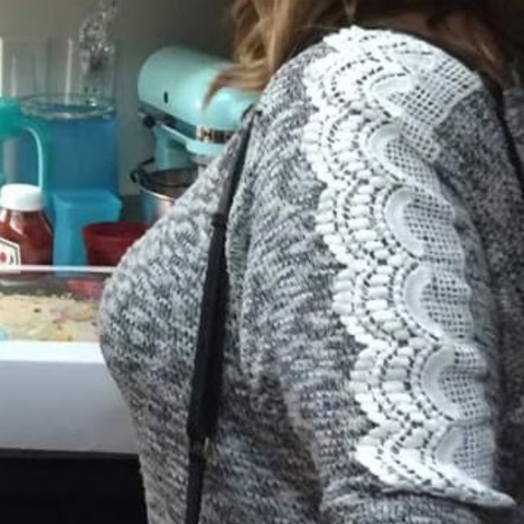 Design lab light knit grey sweater with shoulder crochet detail - Picture 4 of 4